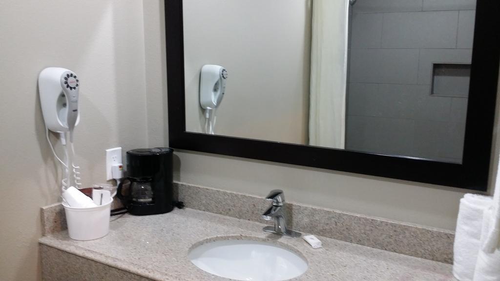 Super 8 By Wyndham San Diego/Imperial Beach Extérieur photo