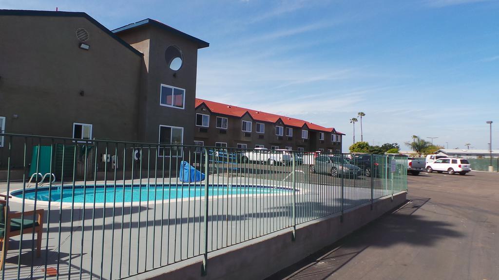 Super 8 By Wyndham San Diego/Imperial Beach Extérieur photo