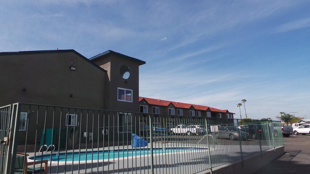 Super 8 By Wyndham San Diego/Imperial Beach Extérieur photo