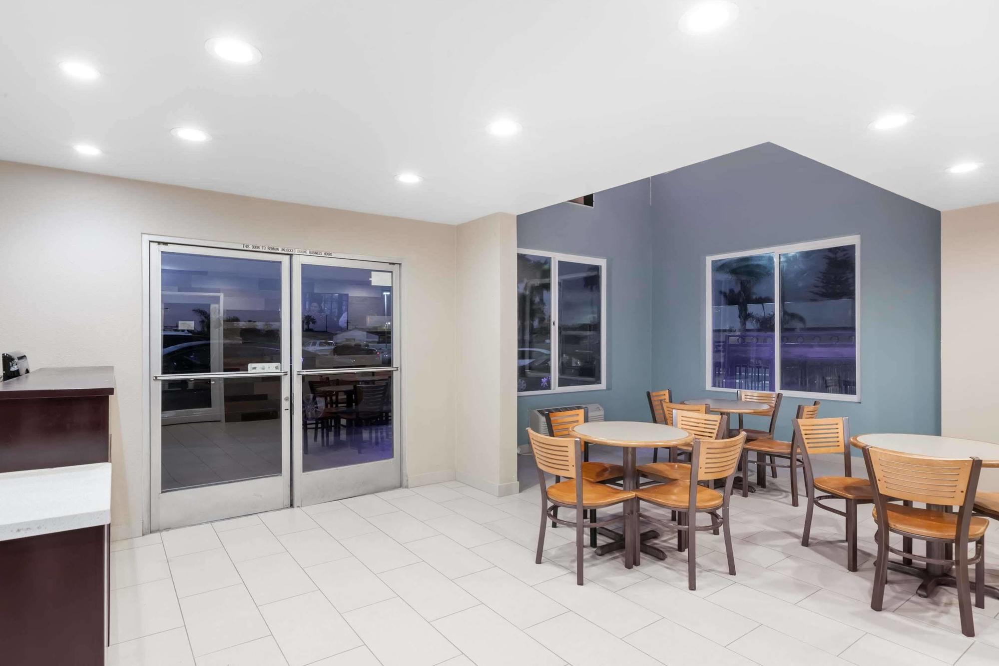 Super 8 By Wyndham San Diego/Imperial Beach Extérieur photo
