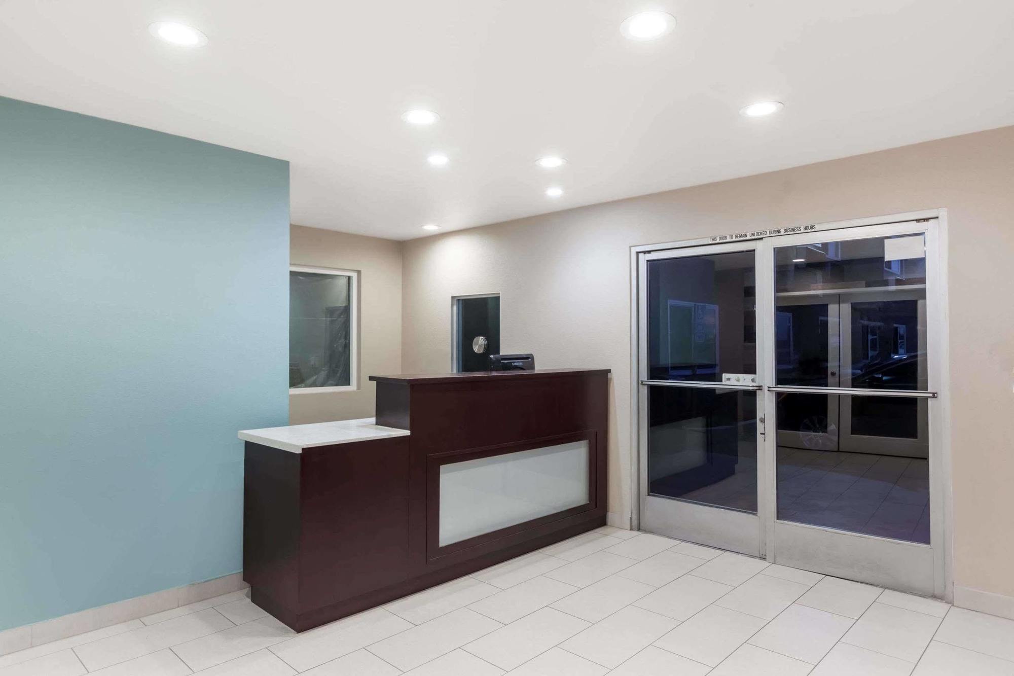 Super 8 By Wyndham San Diego/Imperial Beach Extérieur photo