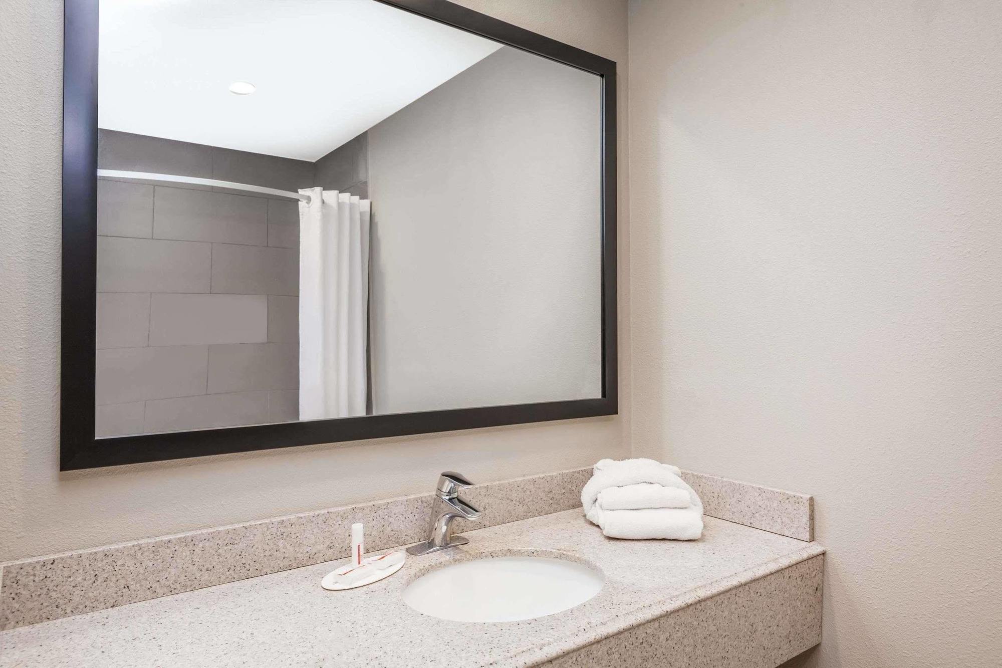 Super 8 By Wyndham San Diego/Imperial Beach Extérieur photo