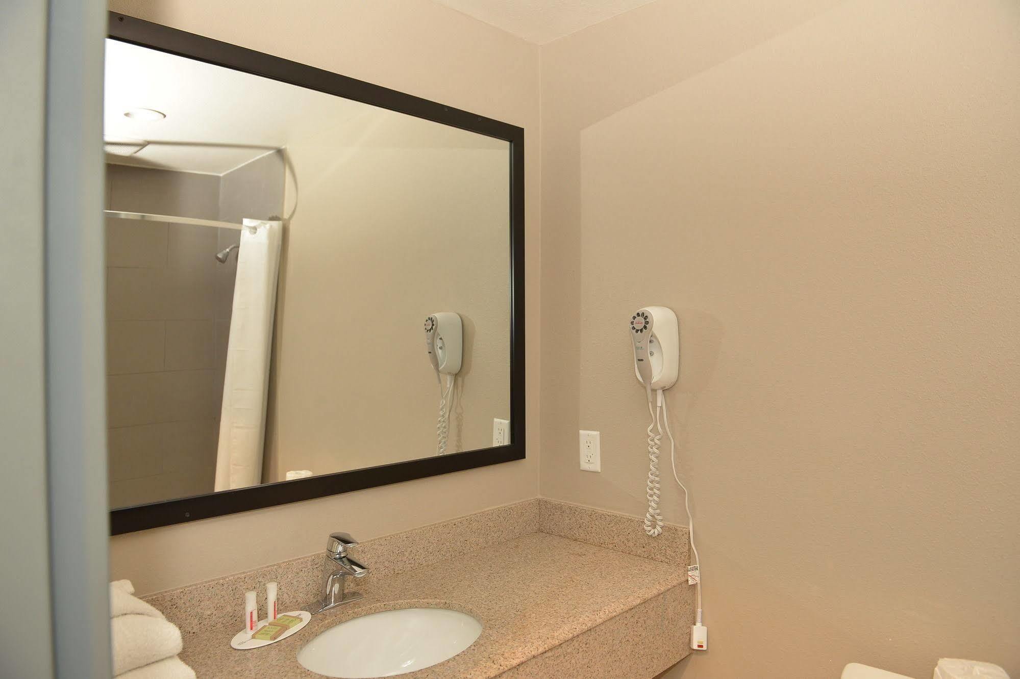 Super 8 By Wyndham San Diego/Imperial Beach Extérieur photo