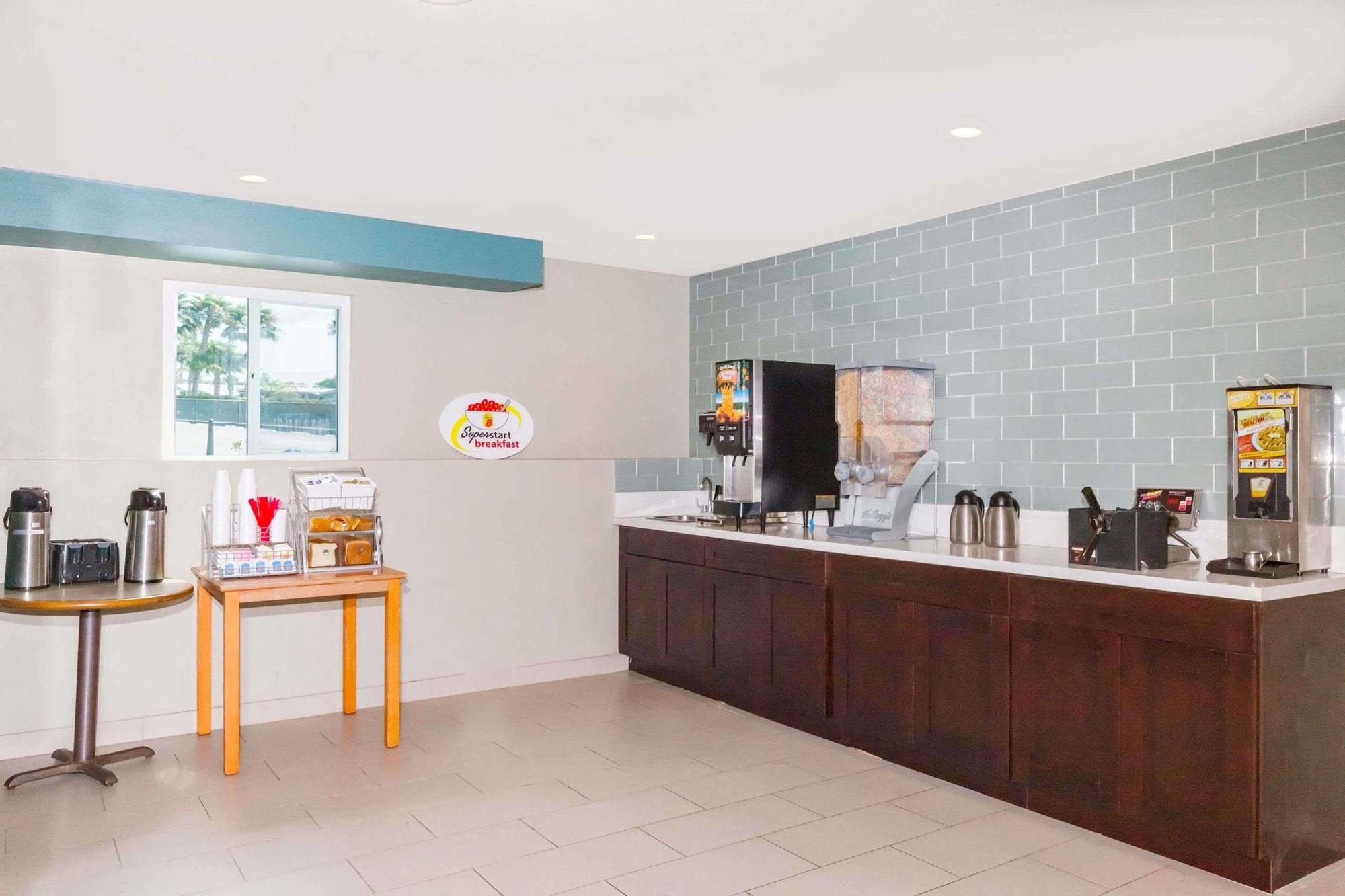 Super 8 By Wyndham San Diego/Imperial Beach Extérieur photo
