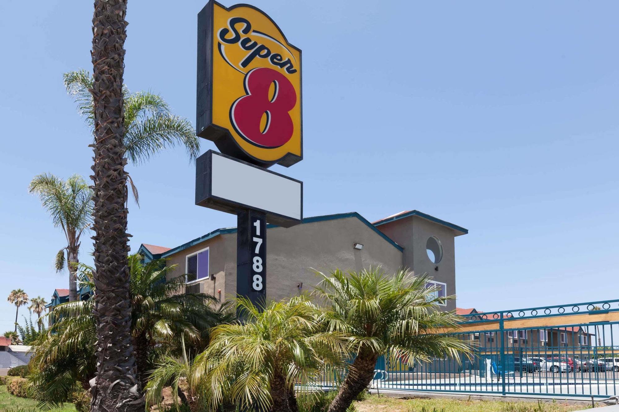 Super 8 By Wyndham San Diego/Imperial Beach Extérieur photo